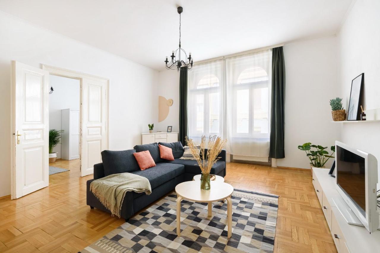 Spacious & Serene Downtown Home With Free Parking — Fotók 3